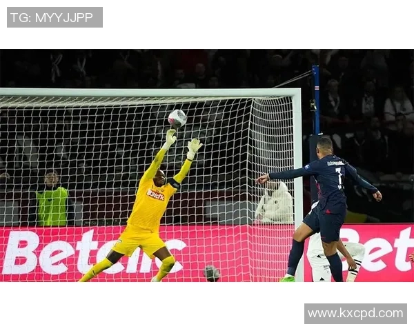 巴黎圣日耳曼足球俱乐部宣布签下新球员，引发球迷热议