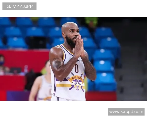 罗伯特-高登遭遇犯规争议与裁判发生口角引发热议 罗伯特-高登遭遇犯规争议与裁判发生口角引发热议